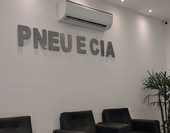 Sala de espera da Pneu & Cia Juiz de Fora